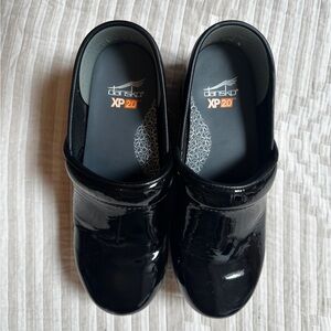 Dansko XP 2.0 Patent Leather Clogs size 7 (eu 37)